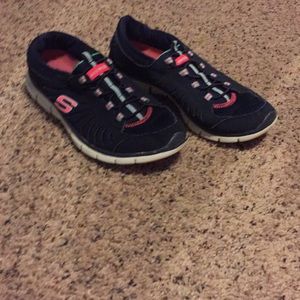 Skechers flex.